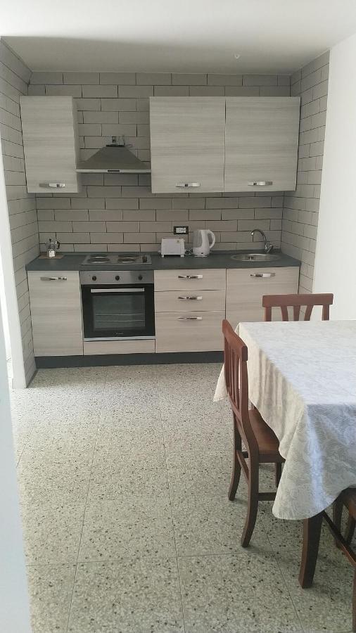 Lake Retreat - Maiella Apartment - Beautiful Lake And Mountain Views Casoli  Exterior photo
