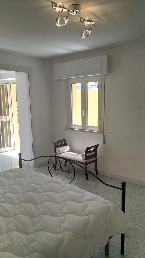Lake Retreat - Maiella Apartment - Beautiful Lake And Mountain Views Casoli  Exterior photo